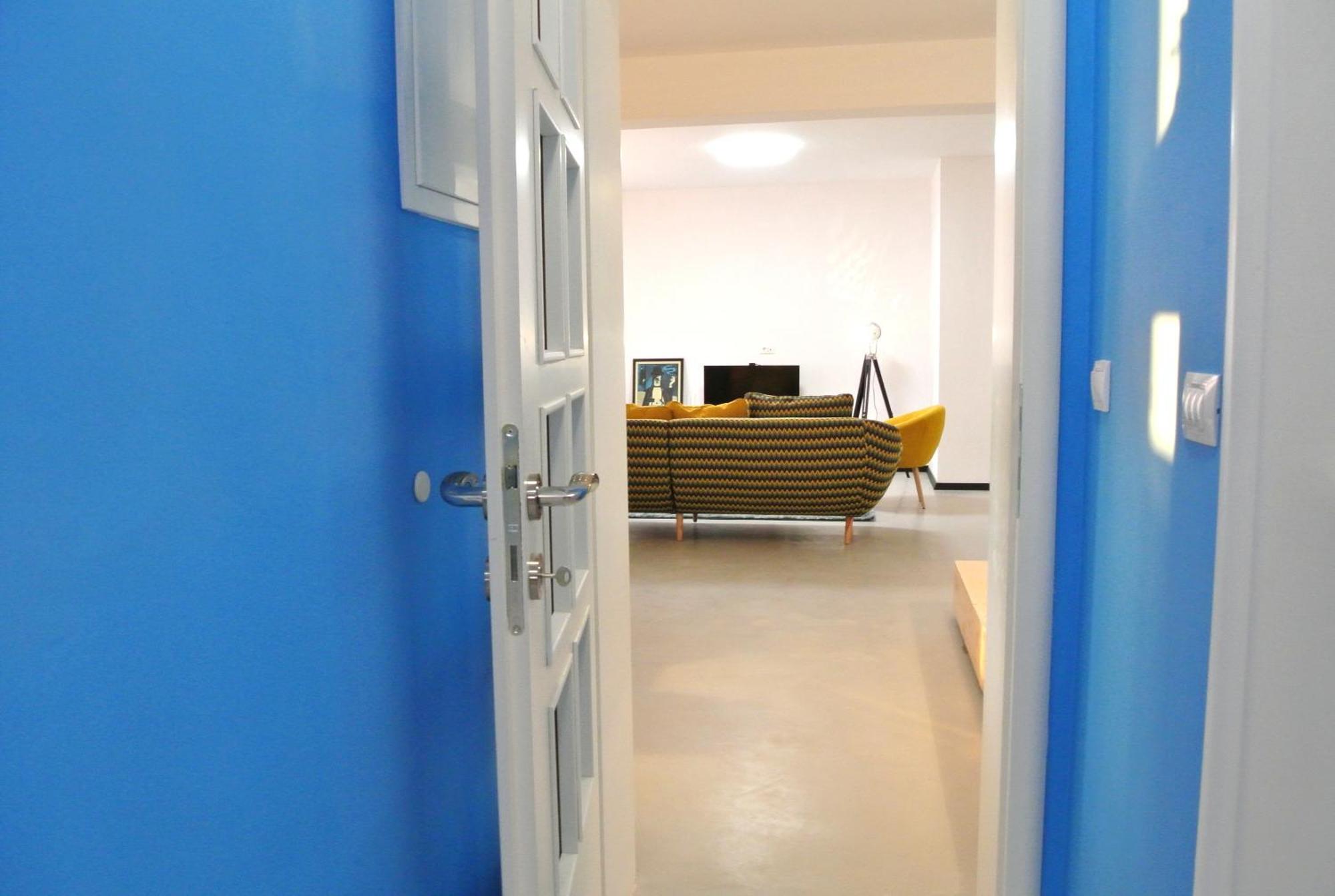 Apartment 87 Stairs *
